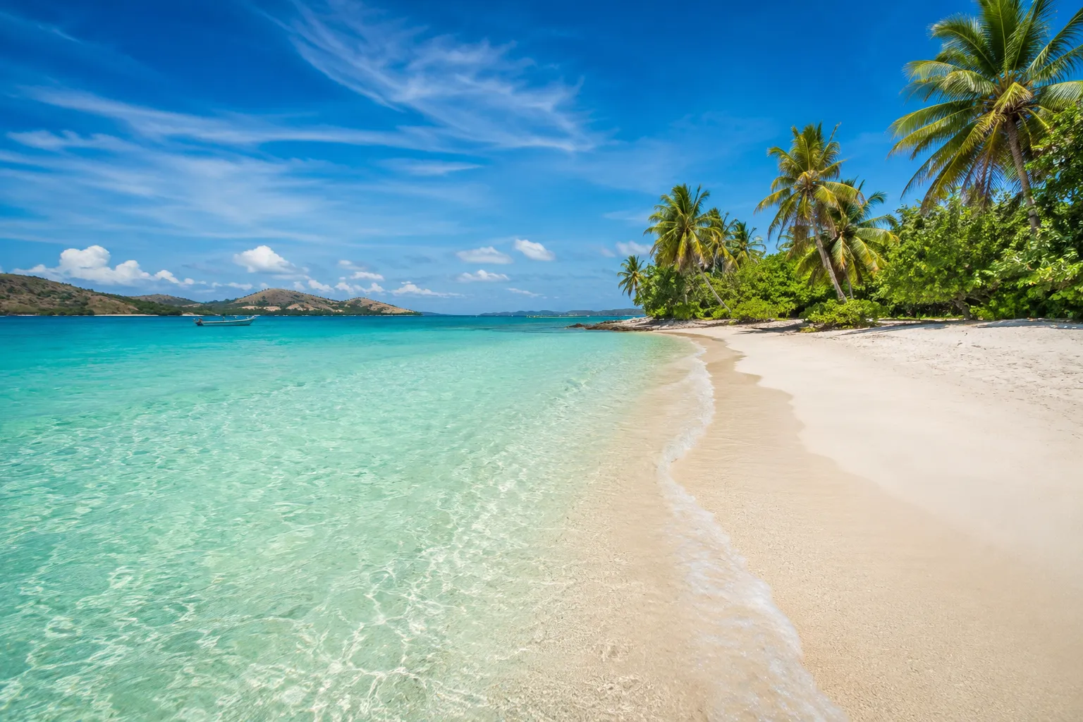 Gili Gede turquoise waters and white sand beach