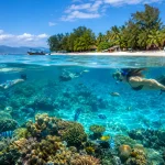 Traveler snorkeling at gili trawangan